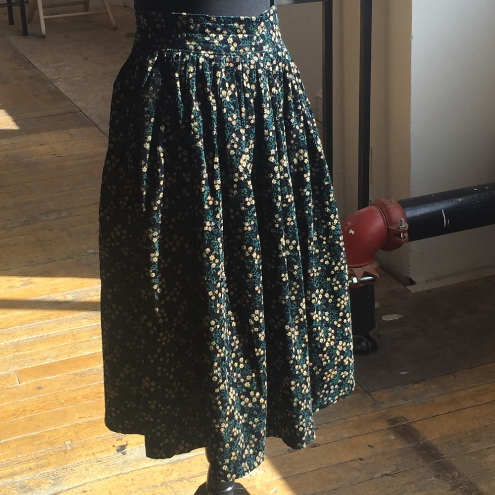 Black Green Red Cream Vintage Floral Corduroy Skirt - Picture 4 of 7